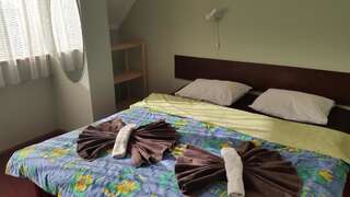Отель Terve Hostel Пярну Двухместный номер с 1 кроватью или 2 отдельными кроватями, общая ванная комната-1